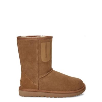 UGG Classic Short Rubber Logo Laarzen voor Dames in Chestnut, maat 43 | Suede
